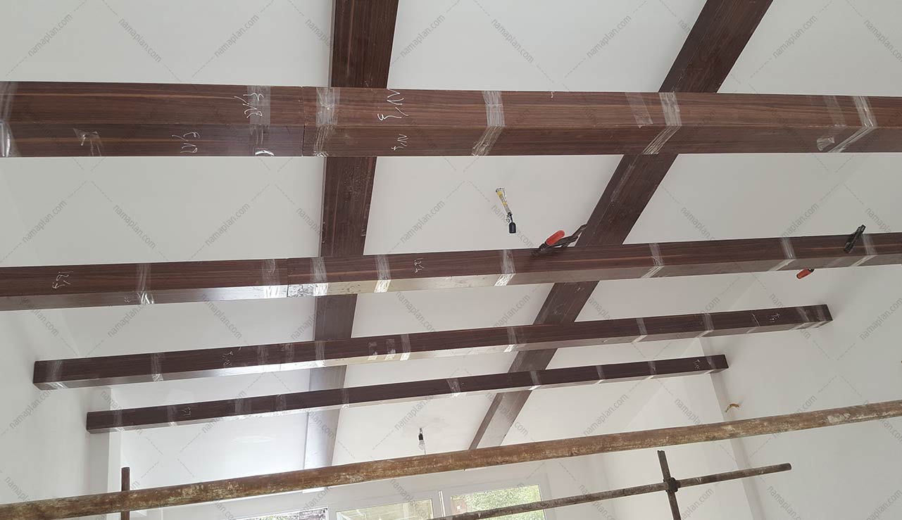 اجرای شبکه های چوبی با زیر سازی فلزی و کاور چوبی